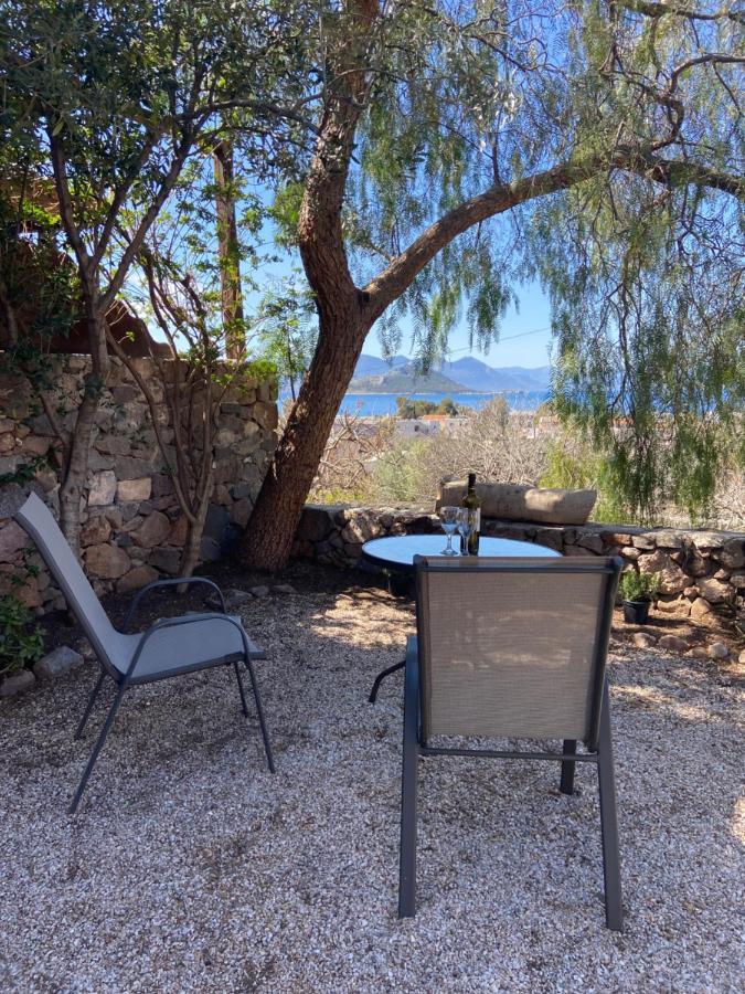Aegina Pepper Tree 아파트 외부 사진